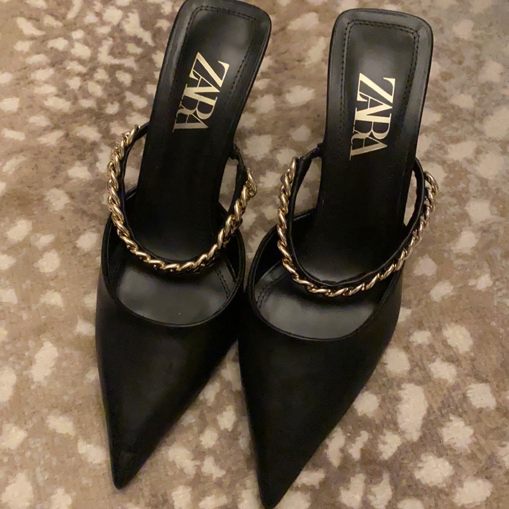 Gorgeous Zara heels with chain detail